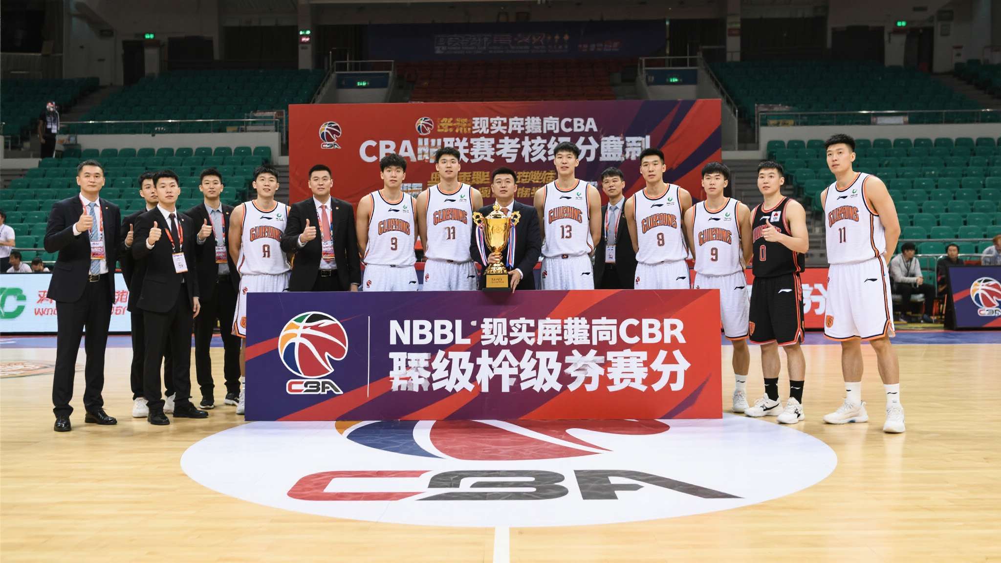 香港金牛创NBL三连冠引热议!媒体人:自成立至今的目标一直是CBA 香港金牛创NBL三连冠引热议!媒体人:自成立至今的目标一直是CBA